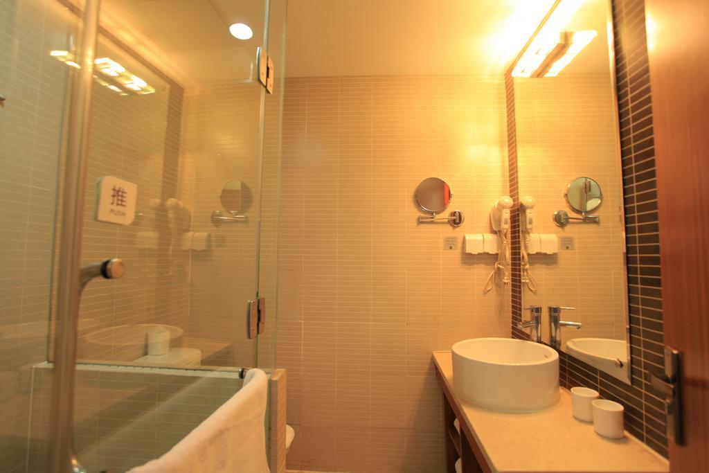 Greentree Inn Shanghai West Huaxia Road Metro Station Express Hotel Esterno foto